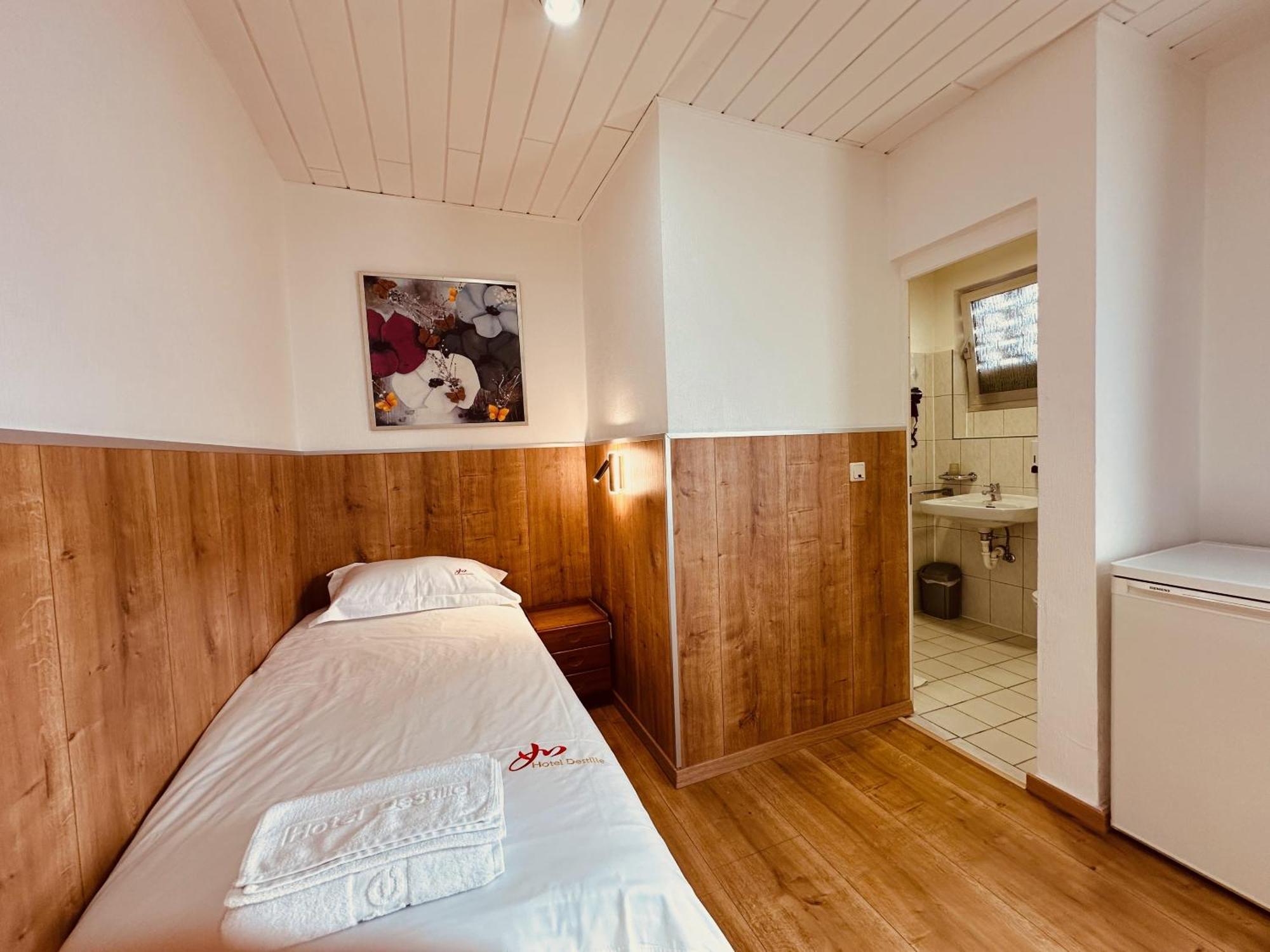 Hotel Destille Dormagen Quarto foto